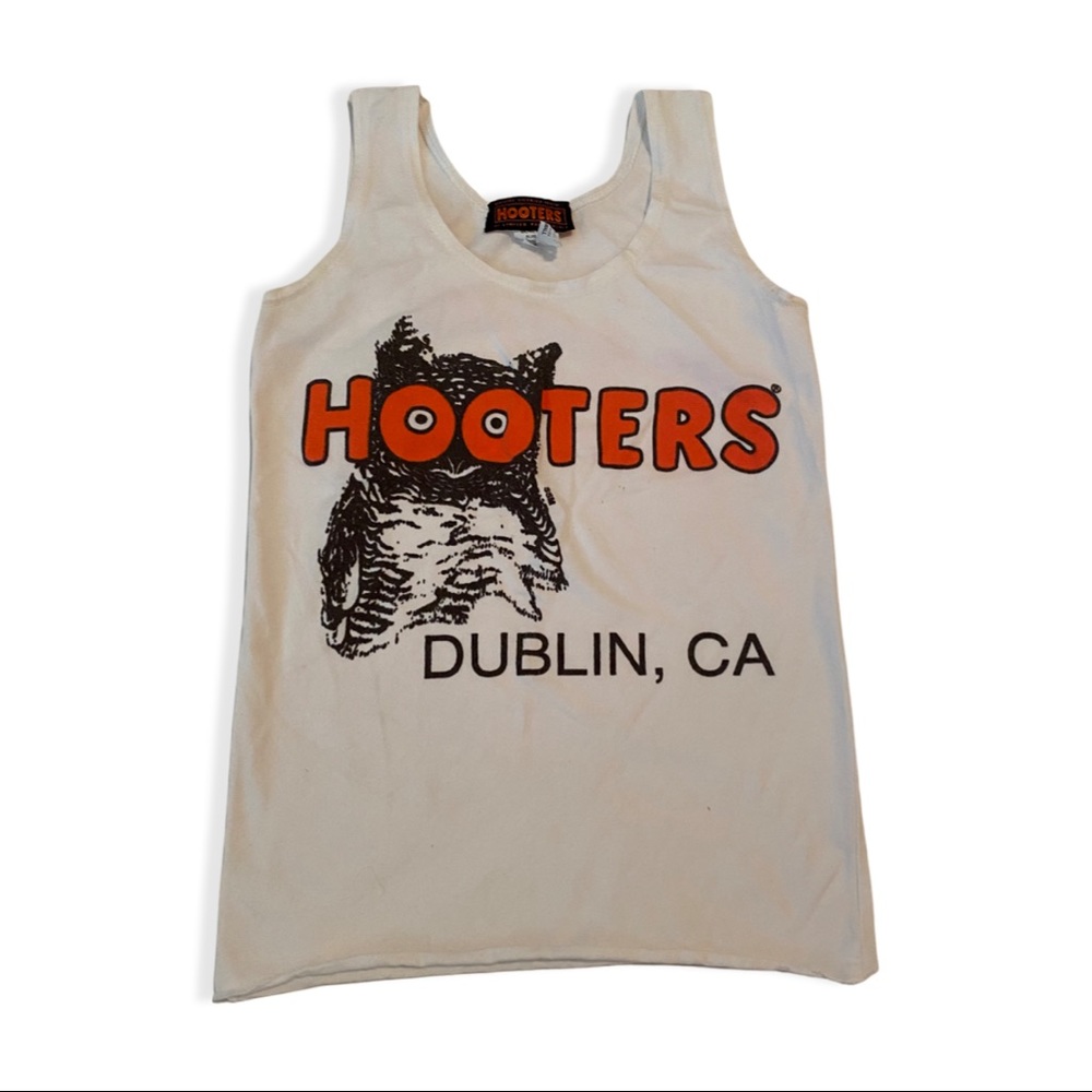 hooters tank top